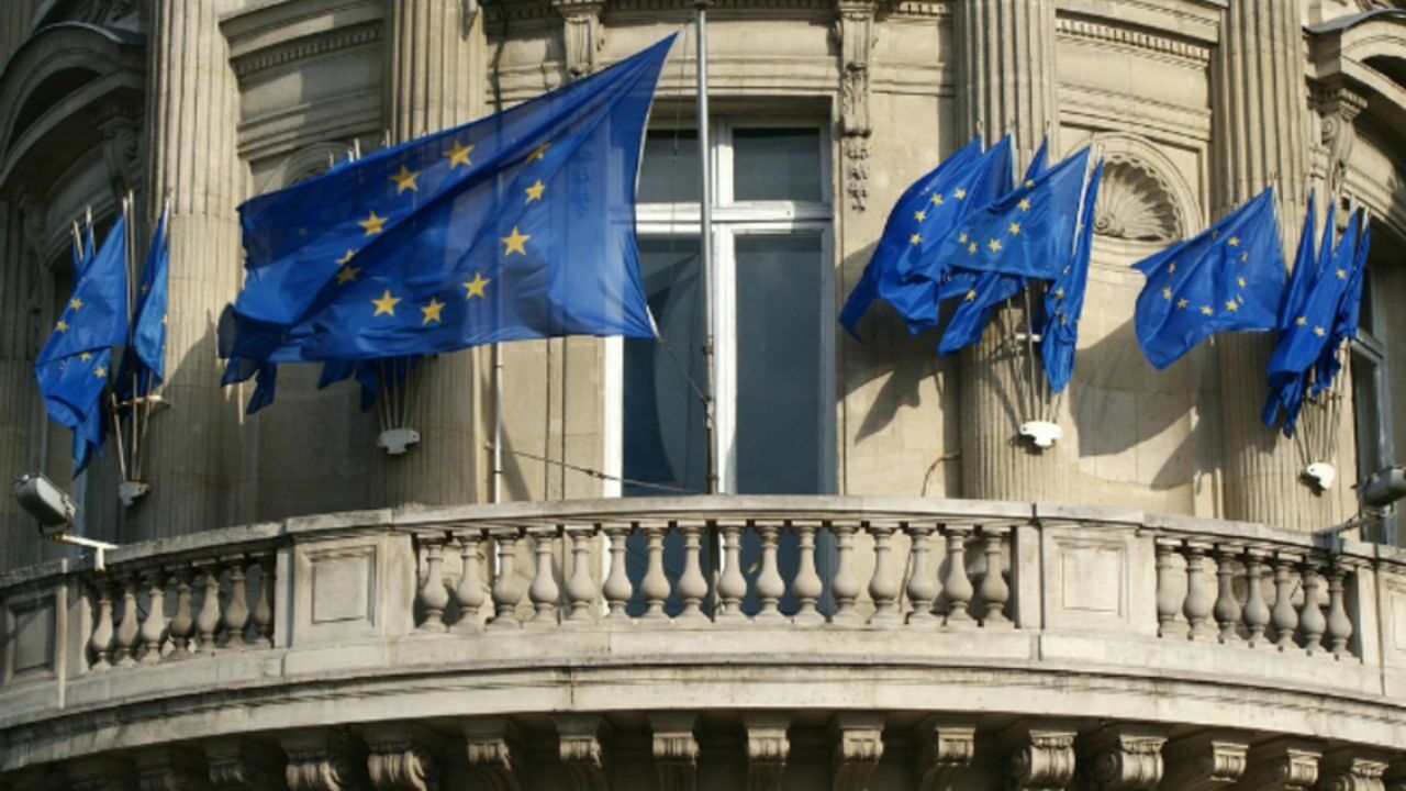 Politico: ЕС готовится утвердить новые санкции против России