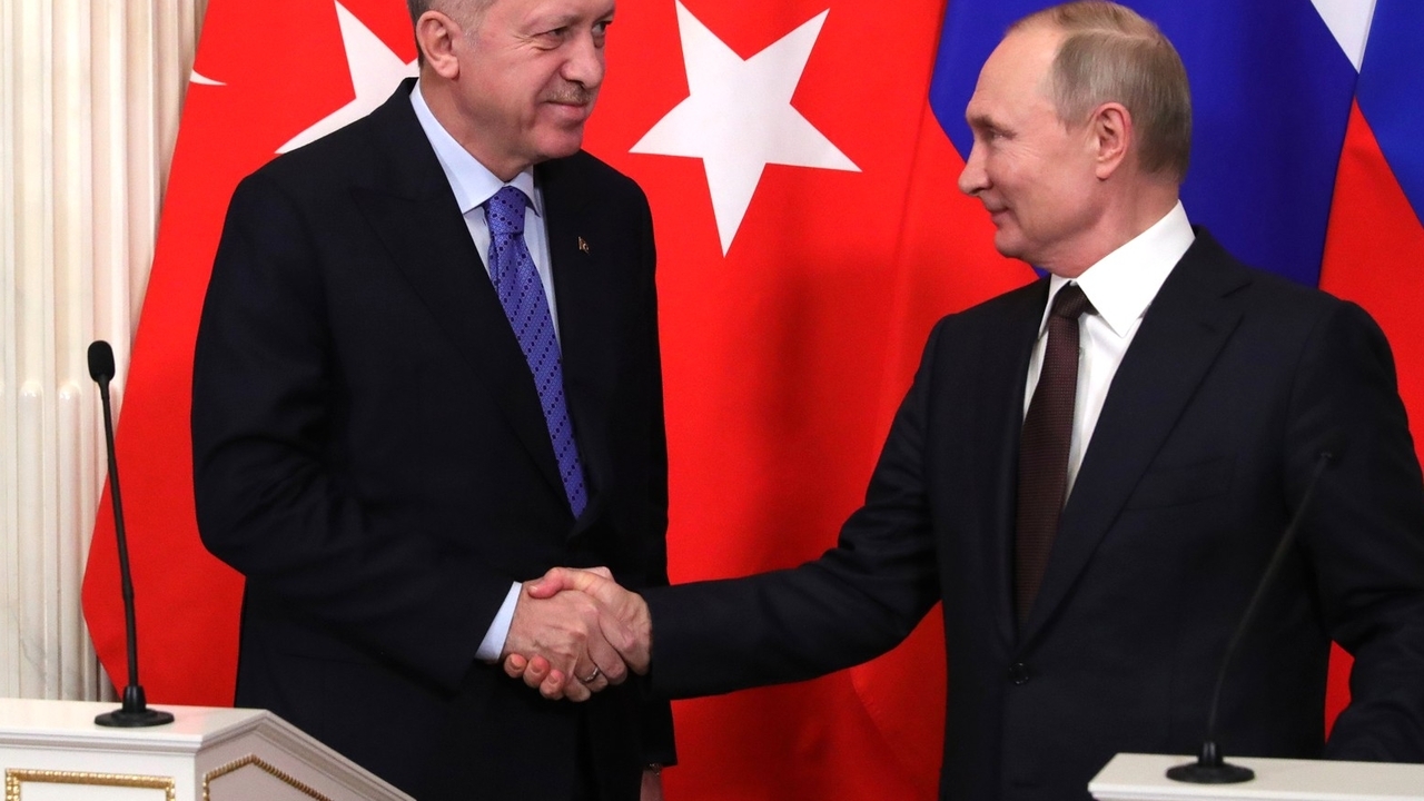 Путин, поздравляя Эрдогана с победой на выборах, заявил о готовности продолжать сотрудничество