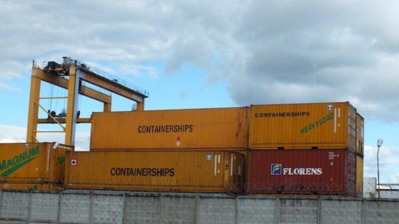 В Антверпене на год застряли контейнеры с грузами для России