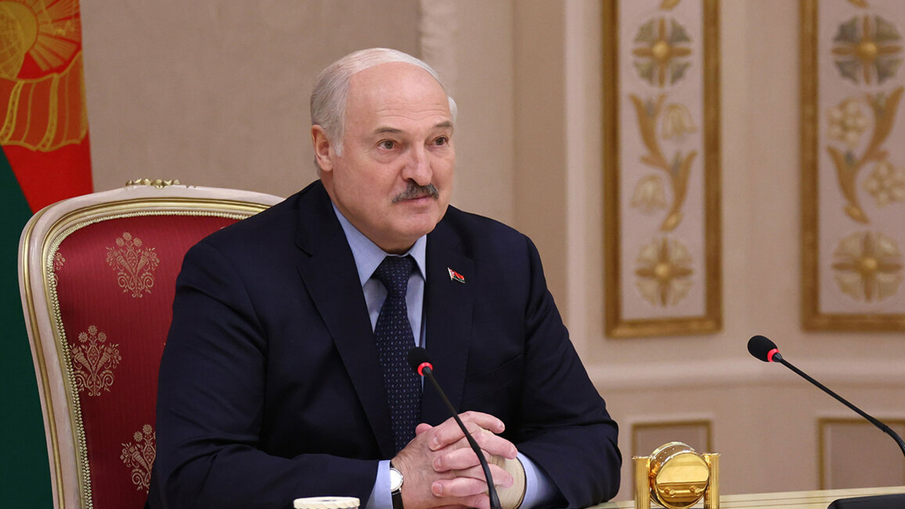 «Вы еще мучиться со мной будете очень долго»: Лукашенко прокомментировал слухи о своей болезни