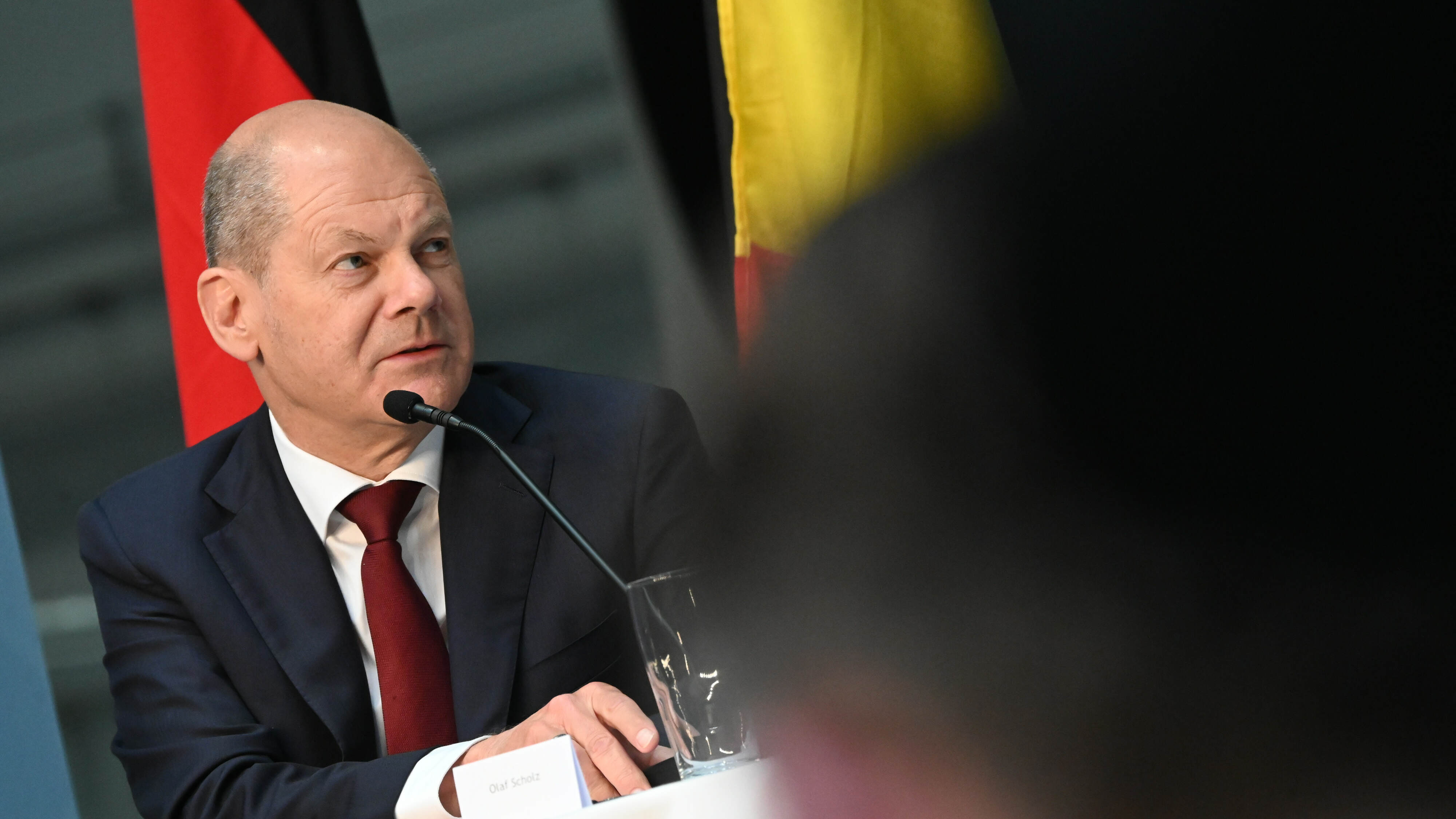 Канцлер Германии Олаф Шольц пообещал Украине больше оружия и техники