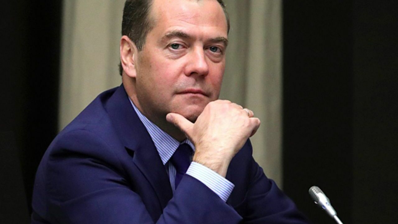 «Рука не дрогнет»: Медведев пригрозил Западу «глобальной войной»
