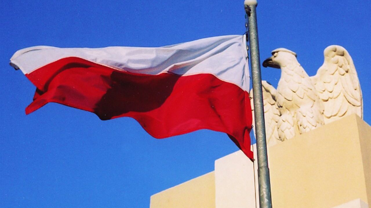 Bloomberg: Польша в феврале вдвое сократит закупки нефти у РФ