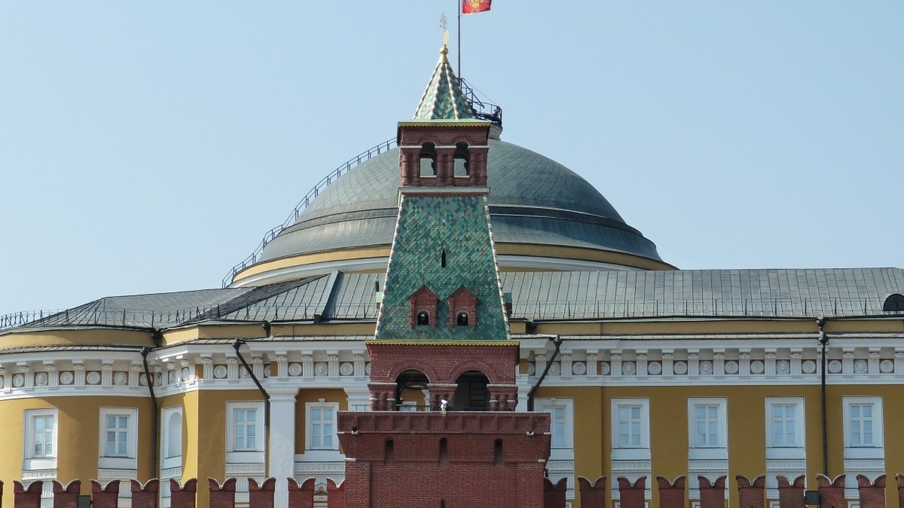 В Сенатском дворце Кремля починили пострадавшую при атаке дронов крышу