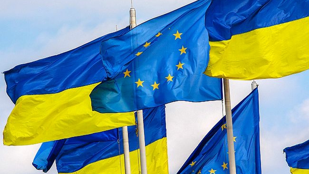 Канцлер Германии заявил, что Украина пока не соответствует критериям вступления в ЕС