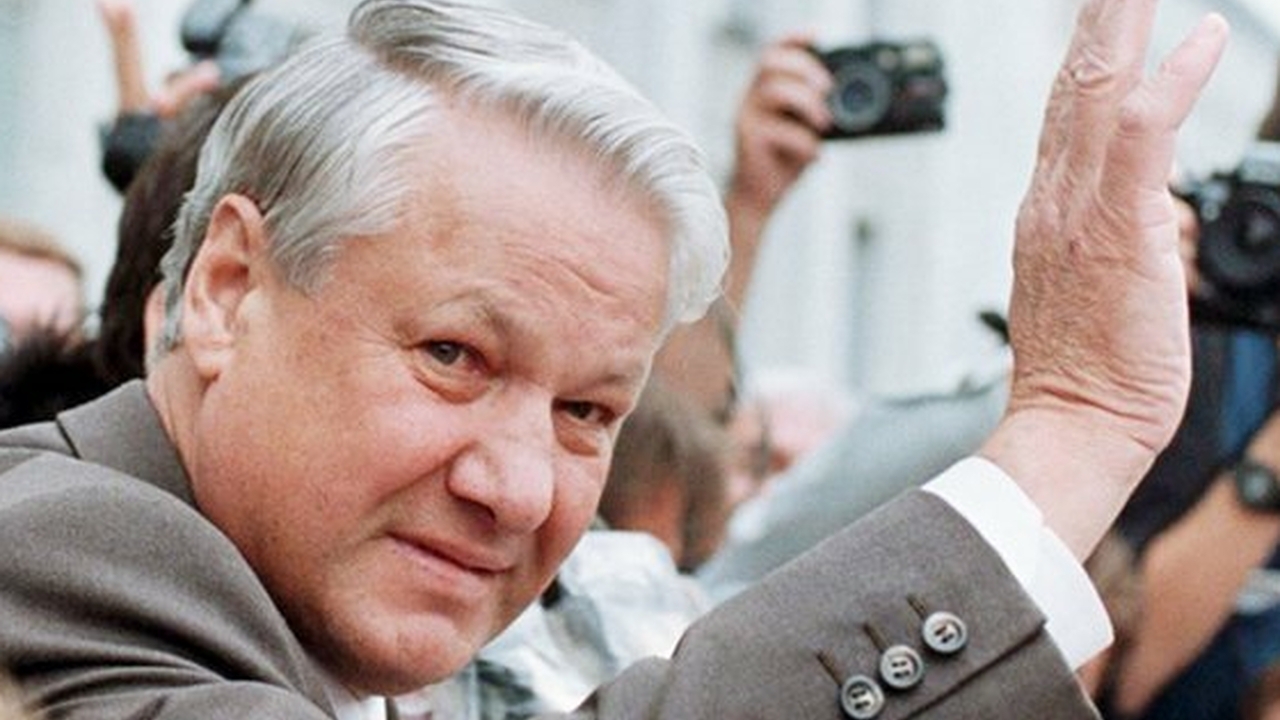 Историк Даниил Коцюбинский объяснит, что помешало Борису Ельцину «поднять ядерную державу с колен»
