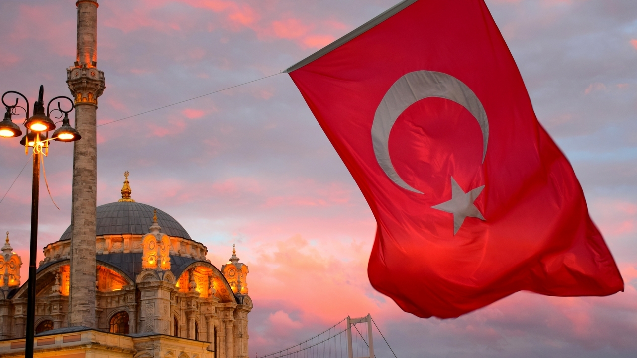 В Турции завершилось голосование на выборах президента и депутатов парламента
