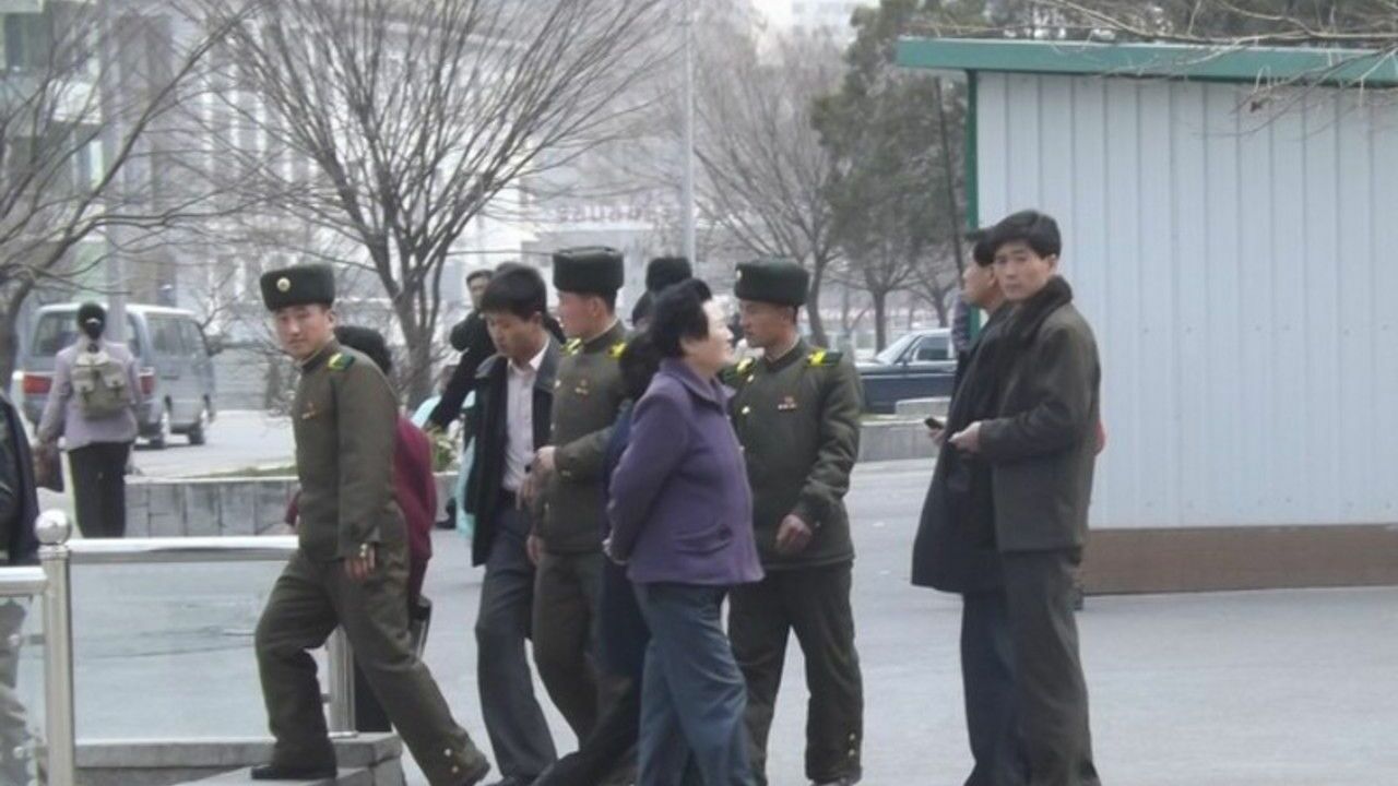 «Настойчиво попросили о зачислении»: северокорейская газета написала о 800 тыс. записавшихся в армию за сутки